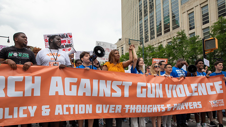 ΗΠΑ: Μετά την επίθεση σε σχολείο στο Τέξας, διαδηλώσεις σε όλη τη χώρα για να «σταματήσει η σφαγή»