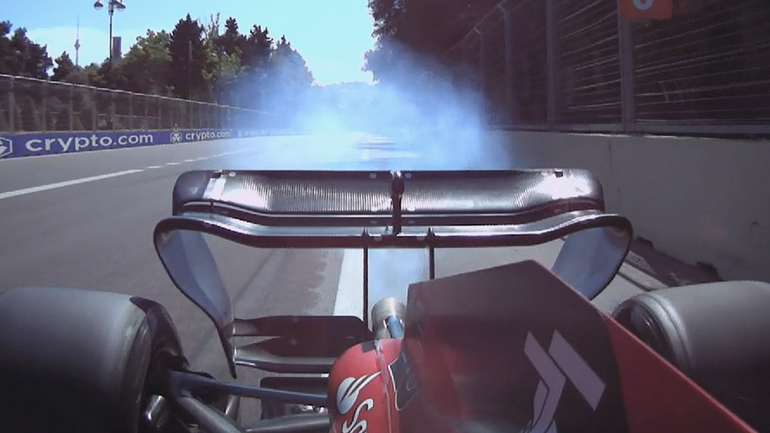 Εγκατέλειψαν και τα δύο μονοθέσια της Ferrari στο Μπακού. Πάρτι για την Red Bull