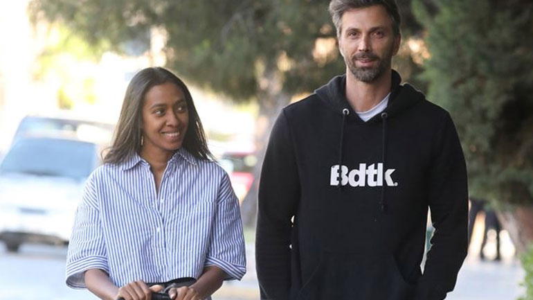 Θοδωρής Θεοδωρόπουλος – Allia Al Rufai: Σπάνια δημόσια εμφάνιση με το νεογέννητο μωρό τους στη Γλυφάδα