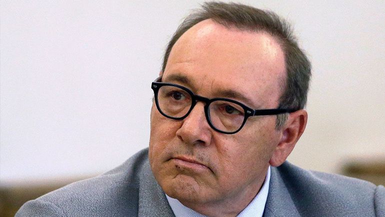 Η βρετανική αστυνομία κατηγορεί τον Κέβιν Σπέισι για σεξουαλικά εγκλήματα Η βρετανική αστυνομία κατηγορεί τον Κέβιν Σπέισι για σεξουαλικά εγκλήματα