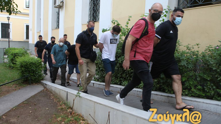 Στον ανακριτή η σπείρα διαρρηκτών που έστελναν τα κλοπιμαία με βαλίτσες στη Γεωργία Στον ανακριτή η σπείρα διαρρηκτών που έστελναν τα κλοπιμαία με βαλίτσες στη Γεωργία