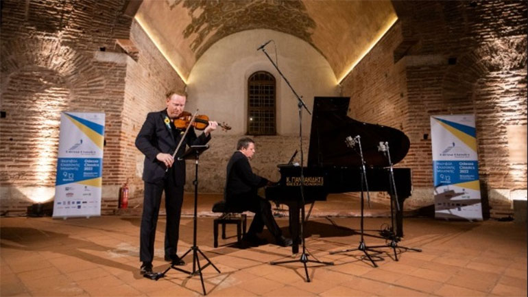 Alexey Botvinov: Ο καλλιτεχνικός διευθυντής του Φεστιβάλ Οδησσού μιλάει για τη δύναμη της μουσικής απέναντι στην τραγωδία