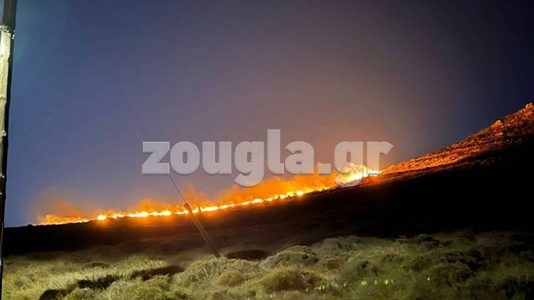 Πυρκαγιά στην Πάρο: Ενισχύθηκαν οι πυροσβεστικές δυνάμεις – Μικρές αναζωπυρώσεις