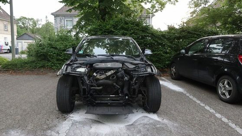 Ληστές «έγδυσαν» μία BMW σειρά 3. Πήραν μέχρι και το ταμπλό