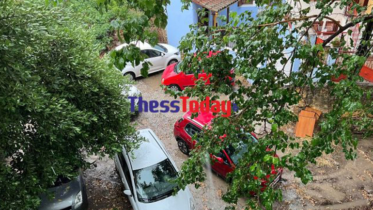 Ισχυρή χαλαζόπτωση στη Θεσσαλονίκη –«Ποτάμια» οι δρόμοι- Πάνω από 200 κλήσεις στην Πυροσβεστική