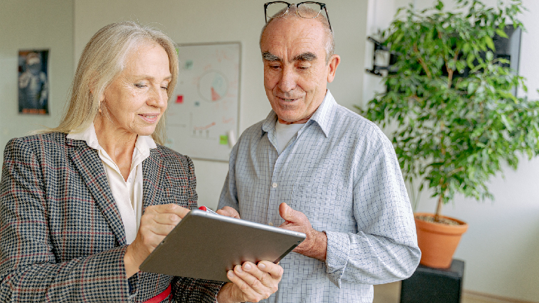 Eurostat: Το προσδόκιμο υγιούς ζωής για άνδρες και γυναίκες σε Ελλάδα και ΕΕ