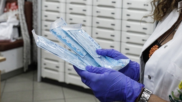 Θεσσαλονίκη: Κατά 50% αυξήθηκε η ζήτηση των self tests και των rapid tests στα φαρμακεία την τελευταία εβδομάδα