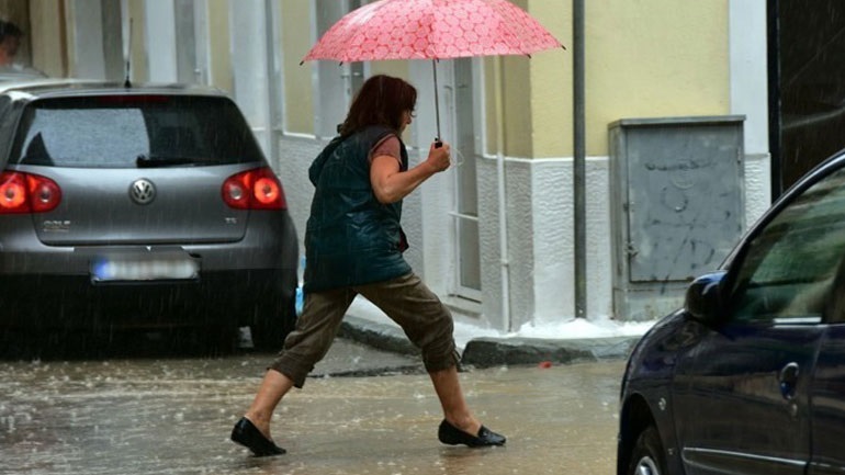 Θεσσαλονίκη: Πάνω από 470 κλήσεις δέχθηκε η Πυροσβεστική κατά την καταιγίδα που έπληξε χθες την πόλη