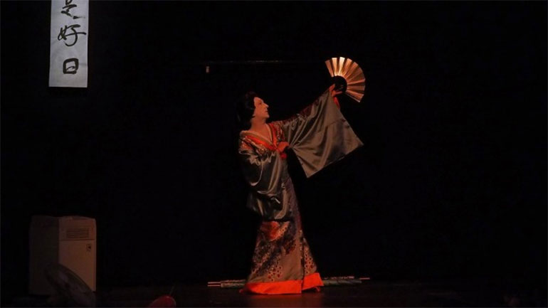 Στη Ρώμη η παράσταση «Tελετή Τσαγιού» με θέμα την εκμετάλλευση της παιδικής εργασίας