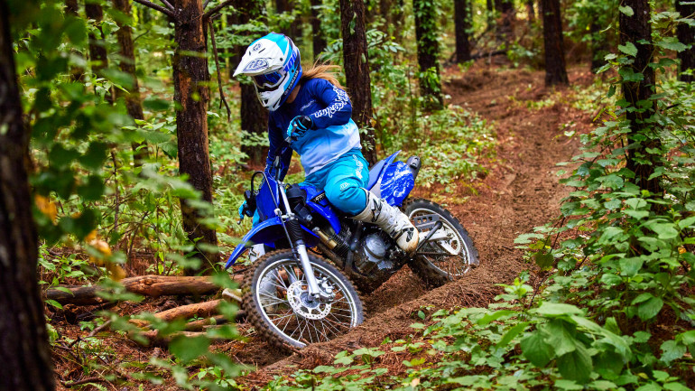 Για εφήβους και μεγαλύτερα παιδιά υπάρχει το TT-R125.