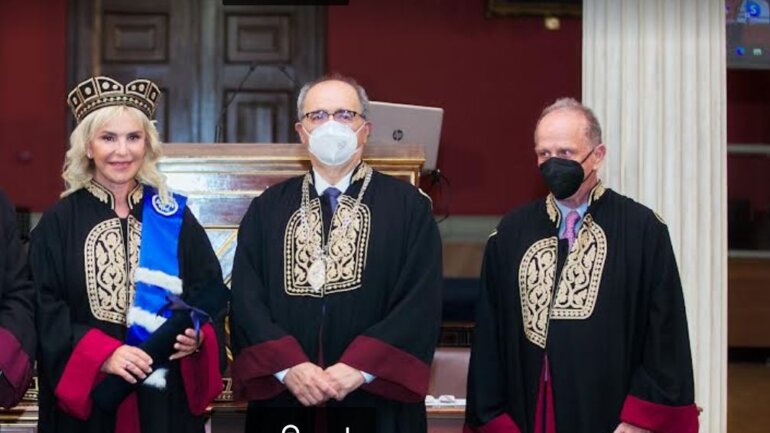 Η πρόεδρος & CEO του ΟΦΕΤ Ιουλία Τσέτη, επίτιμη Διδάκτωρ της Φαρμακευτικής