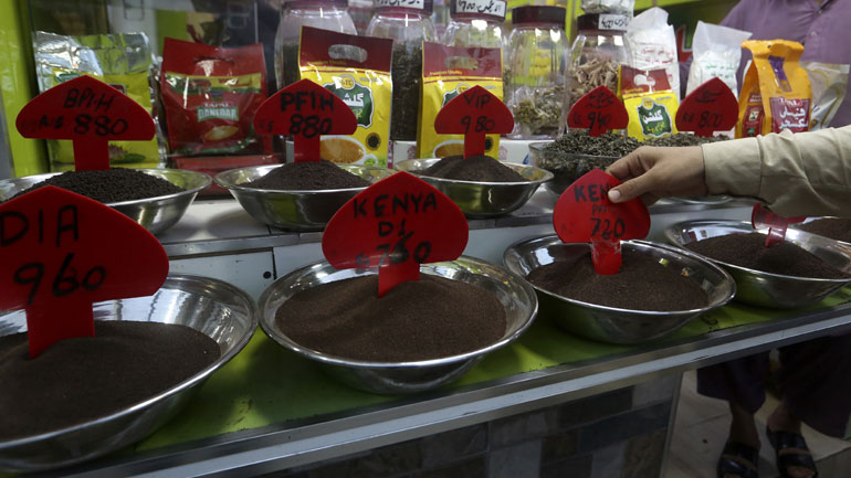 Πακιστάν: Υπουργός πρότεινε στους πολίτες να πίνουν λιγότερο τσάι για να κάνουν οικονομία