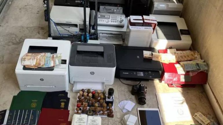 Μεγάλη αστυνομική επιχείρηση στην Αττική για κύκλωμα διακίνησης μεταναστών