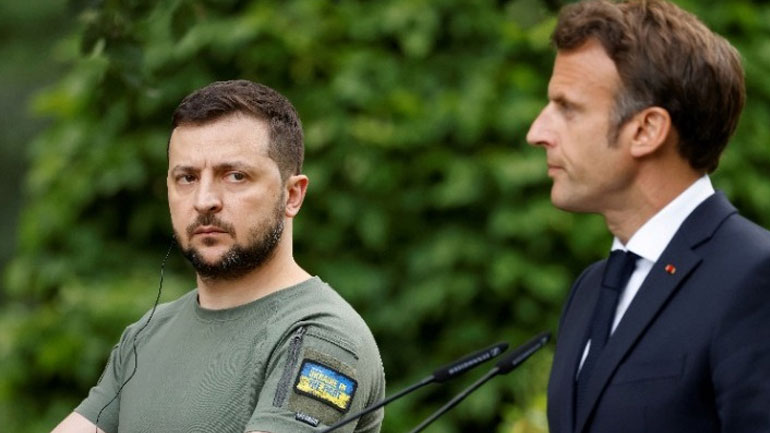 Ζελένσκι σε Μακρόν: «Ο Πούτιν δεν ακούει κανέναν»