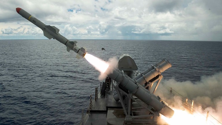 Ουκρανικοί πύραυλοι χτύπησαν ρωσικό ρυμουλκό στο Φιδονήσι