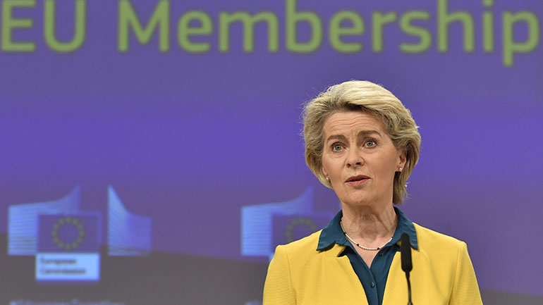 Ούρσουλα φον ντερ Λάιεν: Η Κομισιόν συστήνει να δοθεί το καθεστώς προς ένταξη χώρα στην Ουκρανία