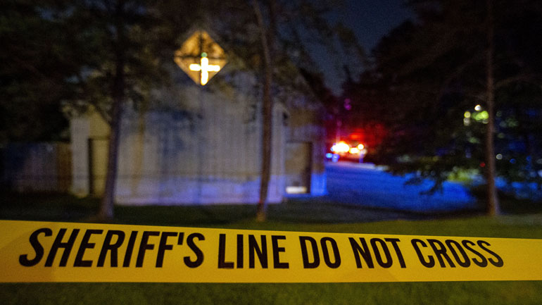 Ένας νεκρός και δύο τραυματίες από πυρά μπροστά σε εκκλησία στην Αλαμπάμα