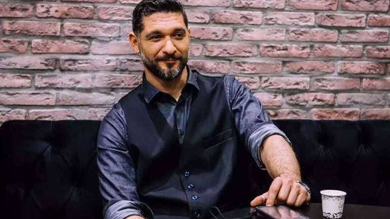 Πάνος Ιωαννίδης: Οι πρώτες μέρες με τον γιο του: «Αλλάζω πάνες και φτιάχνω το γάλα του μωρού»