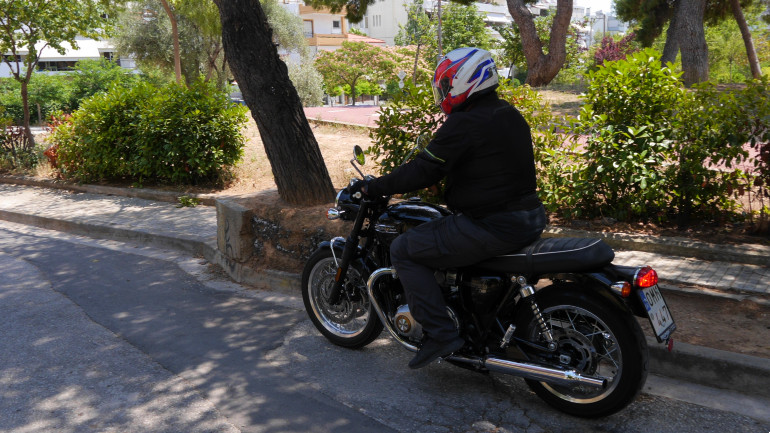 Άνετη και χαλαρή θέση οδήγησης στο T120.