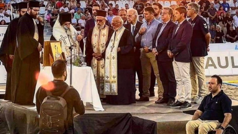 Ο Λευτέρης Αυγενάκης είναι «ΑμεΑ» («Αχυράνθρωπος με Αναισθησία»)