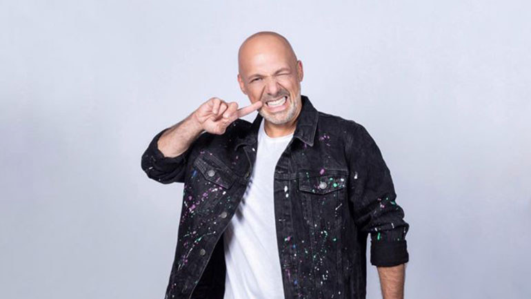 Νίκος Μουτσινάς: «Είμαι γκέι, έχω κάνει σχέσεις με γυναίκες, αλλά περισσότερες με άνδρες»