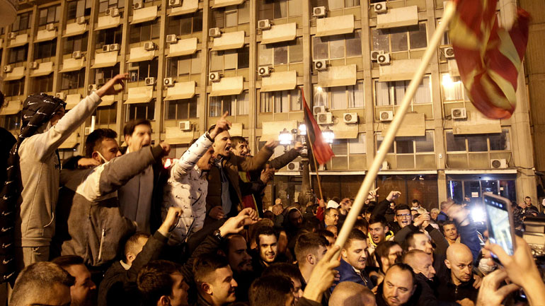 Βόρεια Μακεδονία: Μεγάλη συγκέντρωση της αντιπολίτευσης με αίτημα τη διεξαγωγή πρόωρων εκλογών