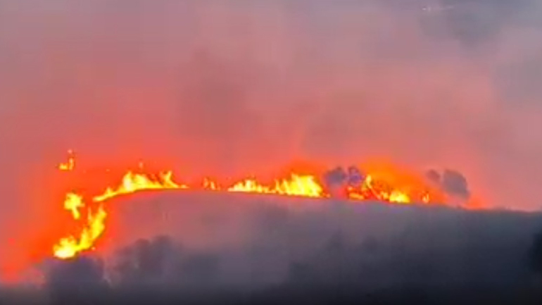 Εύβοια: Καλύτερη η εικόνα της πυρκαγιάς – Ενισχυμένες οι πυροσβεστικές δυνάμεις για να περιορίσουν τις εστίες