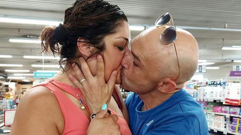 Ιταλία: Έκανε πρόταση γάμου στην αγαπημένη του στο σούπερ μάρκετ