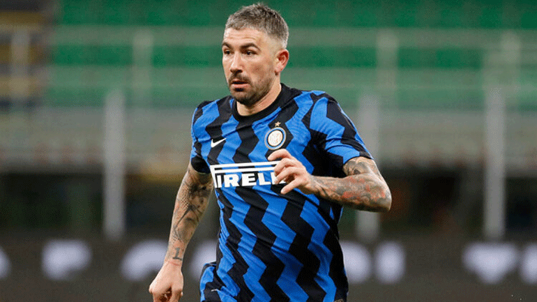 Αποσύρθηκε από τα γήπεδα ο Κολάροφ