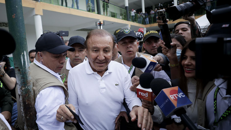 Προεδρικές εκλογές στην Κολομβία: Ο εκκεντρικός εκατομμυριούχος Ροδόλφο Ερνάντες «αποδέχεται» την ήττα του