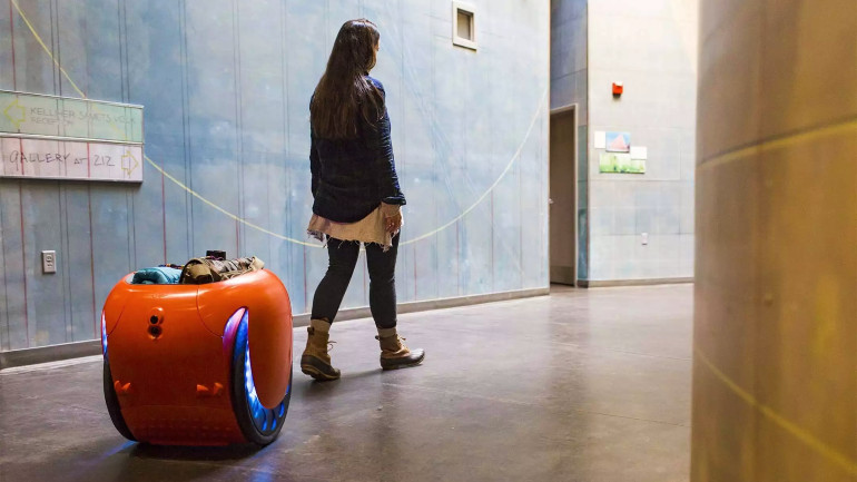 Ο Colaninno είναι Πρόεδρος και της Piaggio Fast Forward με εφαρμογές ρομποτικής στην καθημερινότητα.