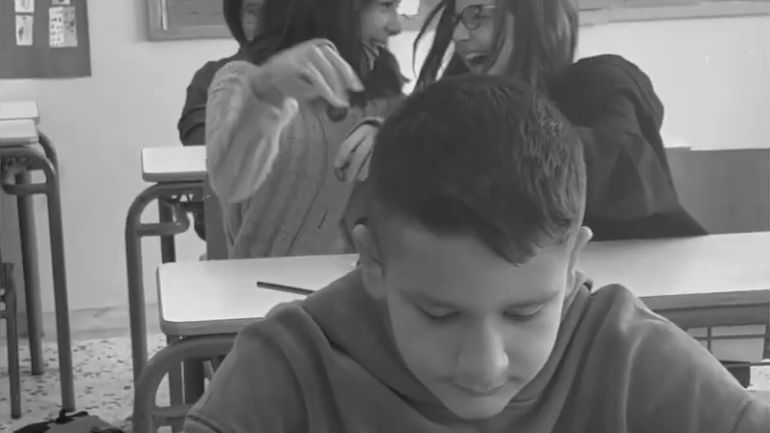 Ένα συγκινητικό video κατά της βίας από μαθητές δημοτικού της Γλυφάδας Ένα συγκινητικό video κατά της βίας από μαθητές δημοτικού της Γλυφάδας