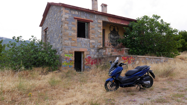 Το μπερδεύεις εύκολα με το μεγαλύτερο 350...