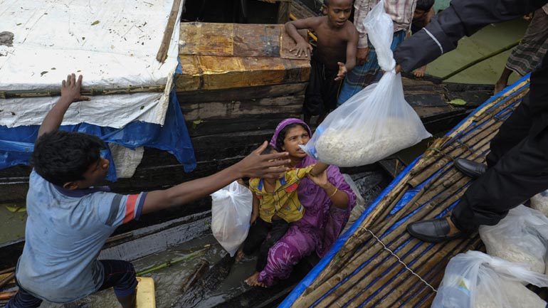 Μπανγκλαντές: Συνεχίζονται οι πλημμύρες – 9,5 εκατ. άνθρωποι εγκλωβισμένοι και δεκάδες νεκροί