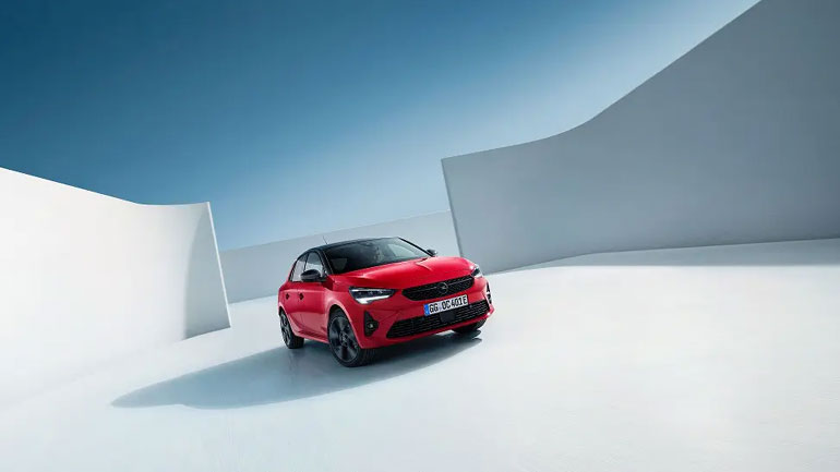 Έτοιμο το συλλεκτικό Corsa «40 Years» – Δείτε το μοντέρνο όχημα που βασίζεται στο πρώτο μοντέλο του 1982