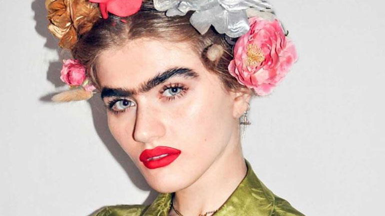 Βίντεο: Δείτε τη Σοφία Χατζηπαντελή ξανθιά και χωρίς τα χαρακτηριστικά ενωμένα φρύδια!