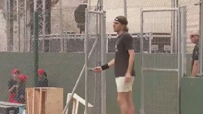 Τσιτσιπάς: Αποχώρησε από την προπόνηση μετά από διαφωνία με τον πατέρα του