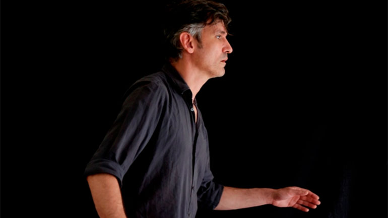 Ο Φώτης Σιώτας στην ταράτσα του Gazarte