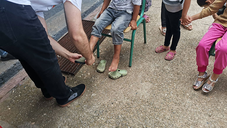 1.551 ευάλωτα παιδιά φόρεσαν καινούρια παπούτσια