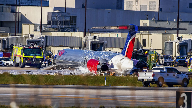 Μαϊάμι: Φωτιά σε αεροσκάφος κατά την προσγείωση – Τρεις τραυματίες