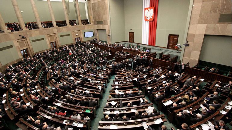 Πολωνία: Η Βουλή απέρριψε πρόταση για χαλάρωση του νόμου που απαγορεύει τις αμβλώσεις