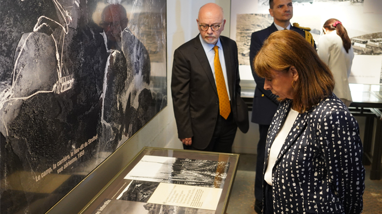 Σακελλαροπούλου: Απέτισε φόρο τιμής στα 17.000 θύματα της ναζιστικής θηριωδίας στο Νατζβάιλερ-Στρούτχοφ