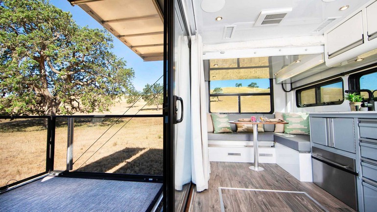 Μήπως αυτό είναι το μέλλον των διακοπών; Πολυτελή τροχόσπιτα που παράγουν το δικό τους νερό