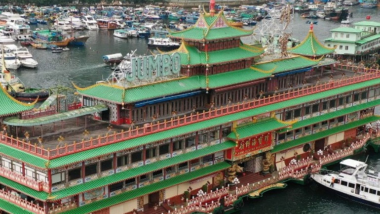 Χονγκ Κονγκ: Βυθίστηκε το εμβληματικό πλωτό εστιατόριο Jumbo