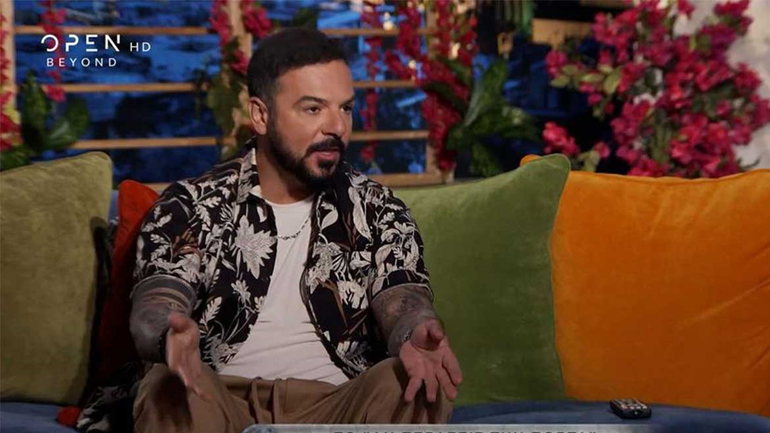 Τριαντάφυλλος σε Μουτσινά: «Αν θες κράξε με στην εκπομπή σου… Μπαμ, μπαμ, μπαμ και φιλάκια»