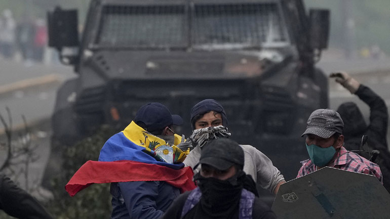 Ισημερινός: Νεκρός διαδηλωτής σε επεισόδια μπροστά στο κοινοβούλιο