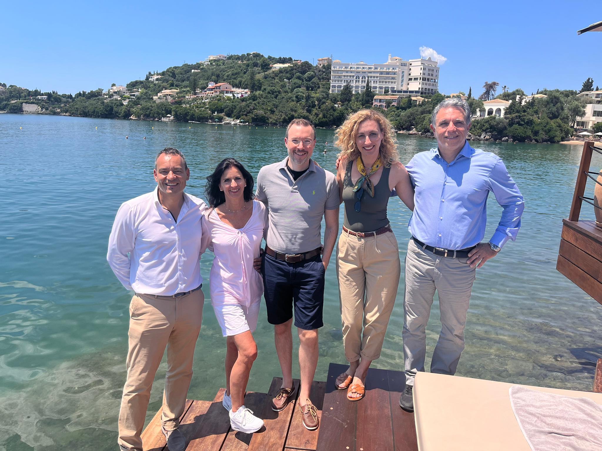 Επικεφαλής της TUI Ελβετίας και εκπρόσωποι κορυφαίων ελβετικών τουριστικών πρακτορείων με στελέχη της Grecotel σε ξενοδοχεία του Ομίλου στην Αθήνα και την Κέρκυρα, στο πλαίσιο του ταξιδιού εξοικείωσης που πραγματοποιήθηκε πρόσφατα