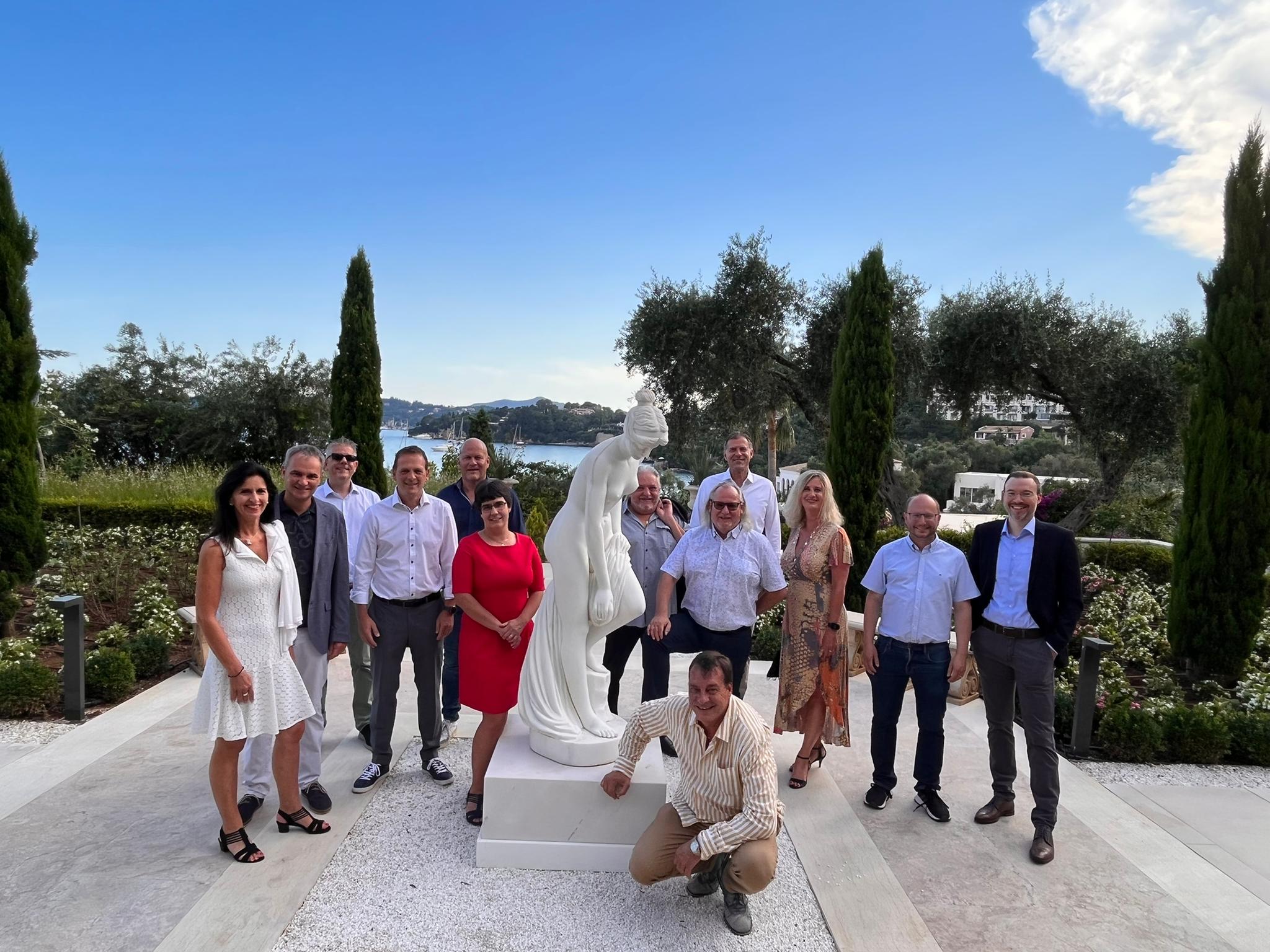 Επικεφαλής της TUI Ελβετίας και εκπρόσωποι κορυφαίων ελβετικών τουριστικών πρακτορείων με στελέχη της Grecotel σε ξενοδοχεία του Ομίλου στην Αθήνα και την Κέρκυρα, στο πλαίσιο του ταξιδιού εξοικείωσης που πραγματοποιήθηκε πρόσφατα