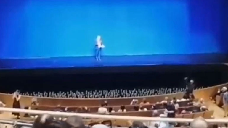 Αποδοκιμασίες κατά της Εμινέ Ερντογάν σε παράσταση στην Κωνσταντινούπολη