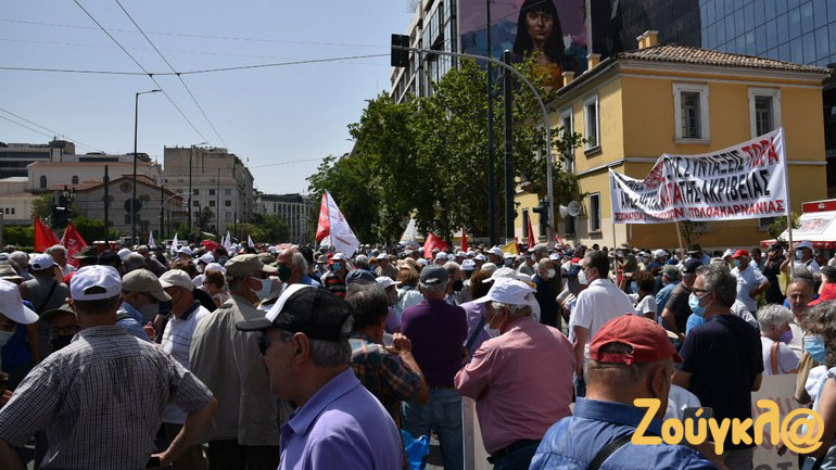 Πανελλαδική συγκέντρωση συνταξιούχων στα Προπύλαια